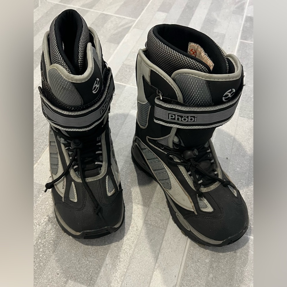 Ski boots size 6